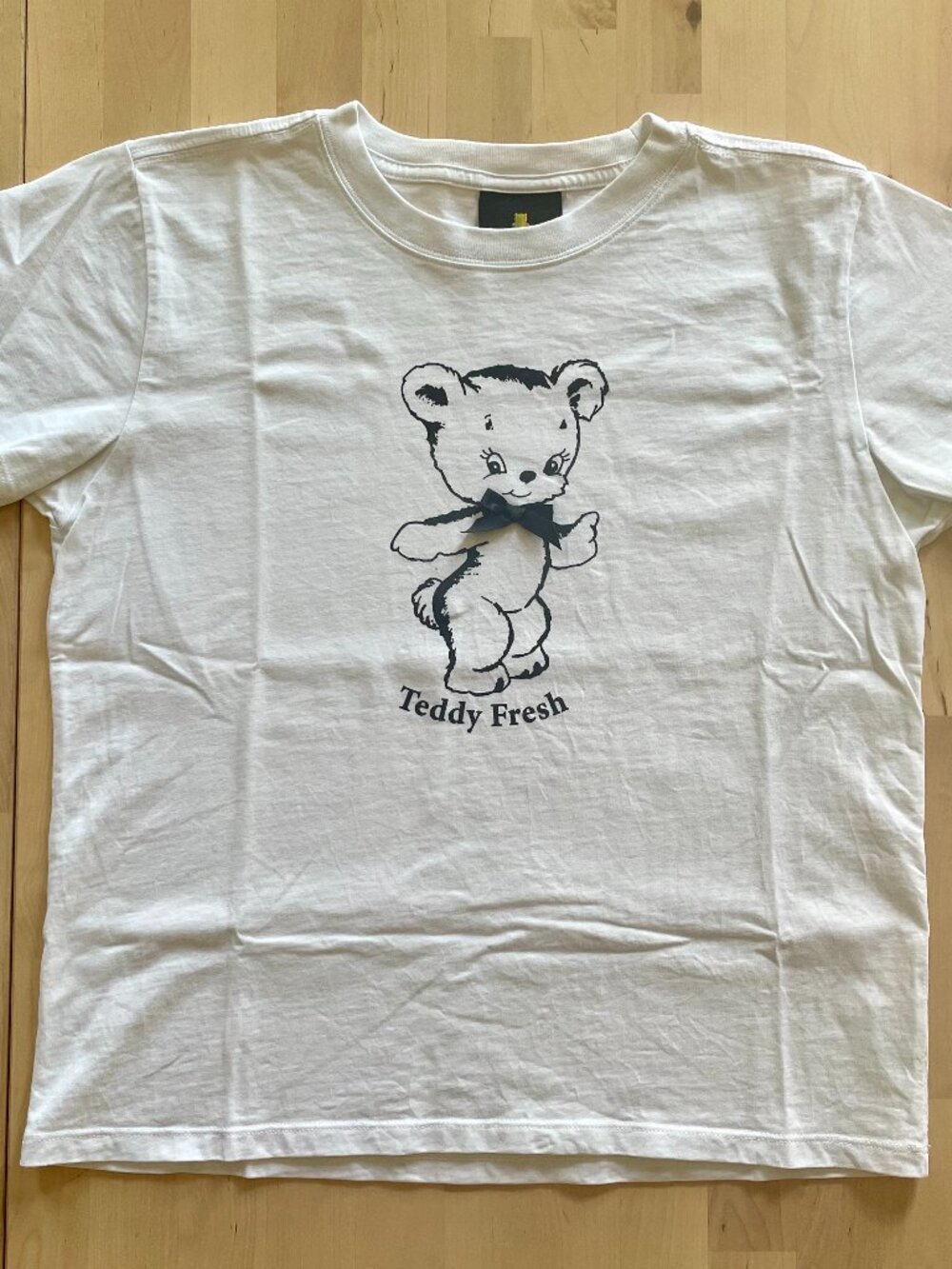 Teddy Fresh Women's Teddy Bear with Bow White Cropped Slim T-Shirt size Large